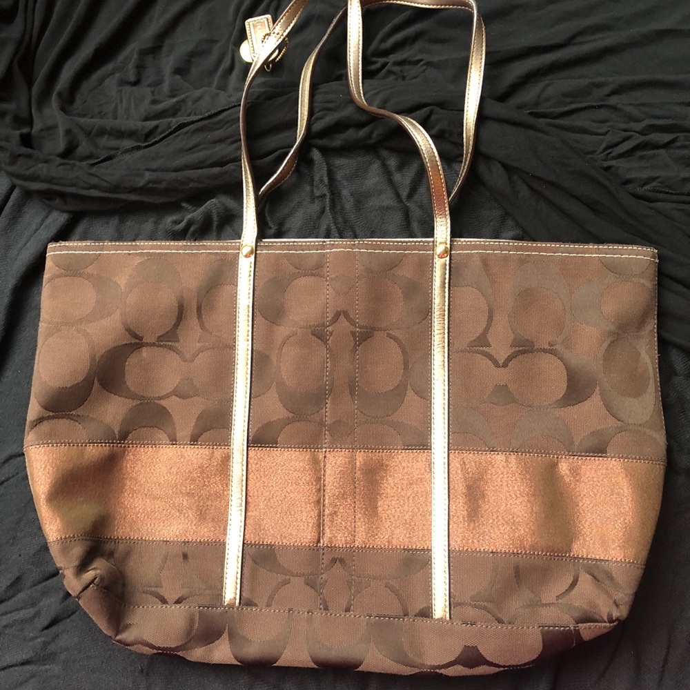 Tote coach
